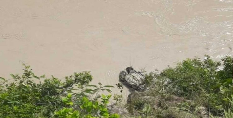 गढ़वाल: नदी की ओर खाई में गिरी कार, दो लापता, चार को बचाया गया