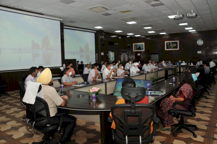 चार्ज लेने के बाद नए मुख्य सचिव एसएस संधू ने की आला अधिकारियों से बैठक, दिए ये निर्देश