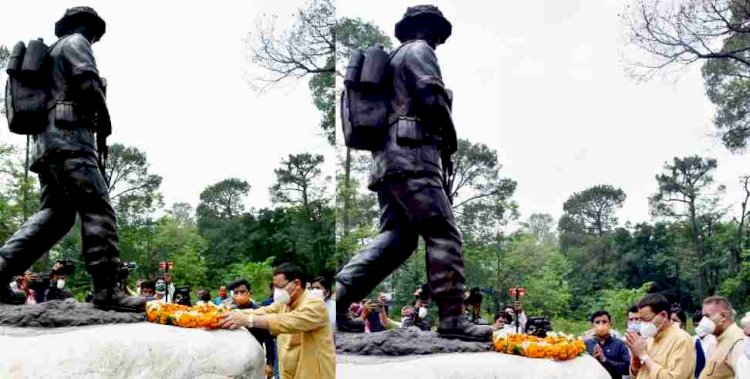 सीएम पुष्कर धामी ने दी शहीद सैनिकों को श्रद्धांजलि