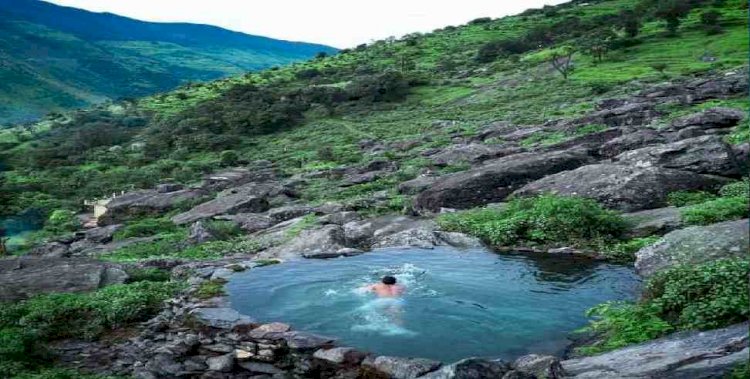 उत्तराखंड:  इस स्वीमिंग पूल की खूबसूरती पर मुग्ध हुए  आनंद महिंद्रा, आना चाहते हैं देखने
