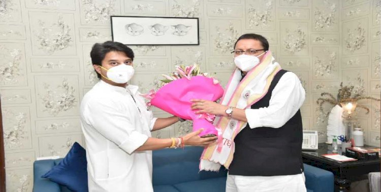 नई दिल्ली: केन्द्रीय नागर विमानन मंत्री सिंधिया से मिले सीएम पुष्कर धामी, इन मुद्दों पर हुई बात