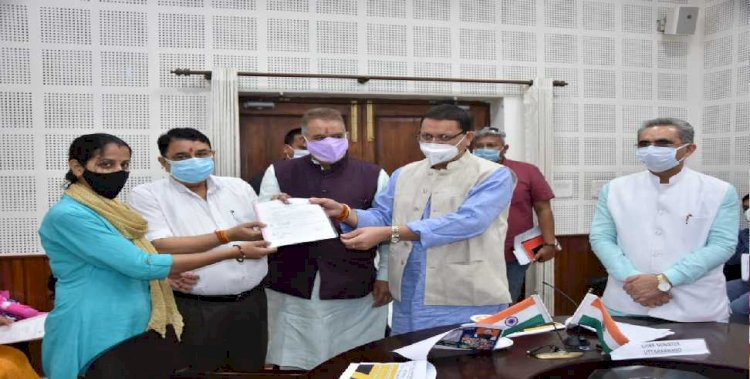 पीएम आवास योजना शहरी के तहत 240 लाभार्थियों को सीएम धामी ने दिया आवास कब्जा