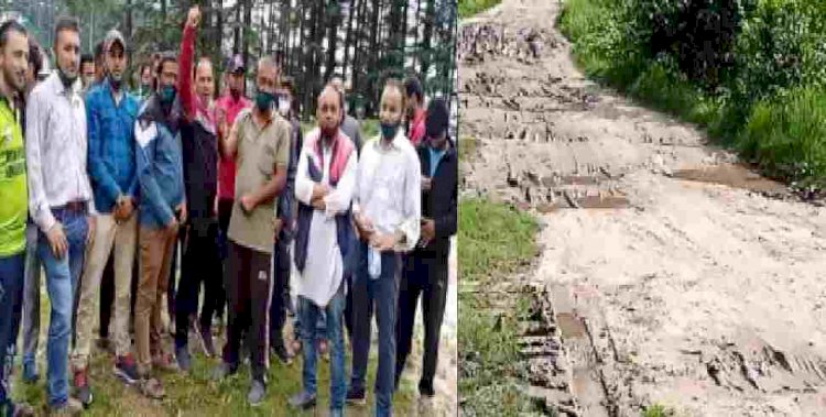 चमोली: सड़क का डामरीकरण न  हुआ तो में चुनाव बहिष्कार की चेतावनी