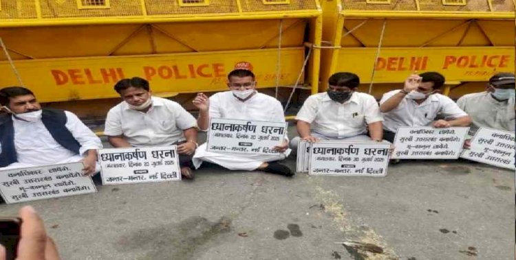 उत्तराखंड में सशक्त भू कानून और वनाधिकार  के लिए दिल्ली में प्रदर्शन