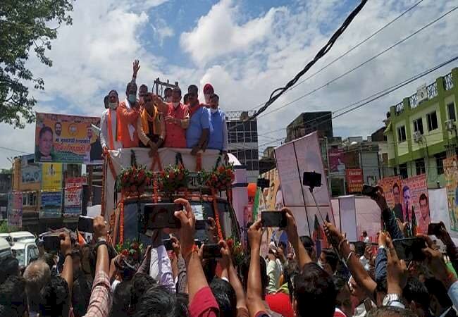 सीएम बनने के बाद पुष्कर सिंह धामी पहली बार पहुंचे अपने गृह जनपद, लोगों ने किया अभूतपूर्व स्वागत