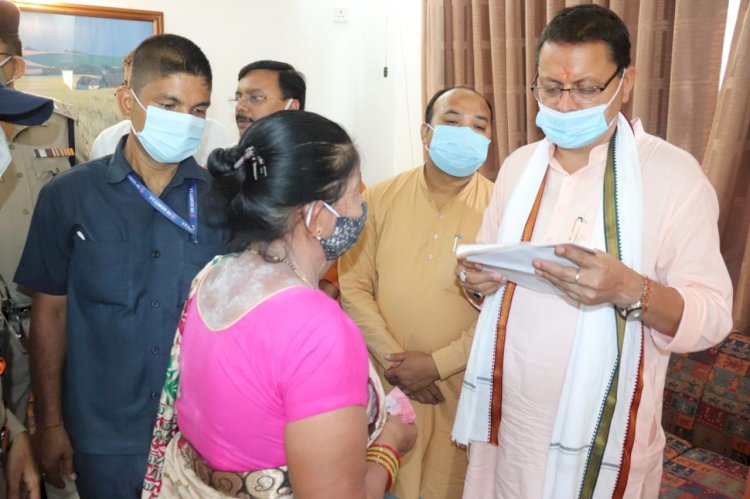 सीएम धामी ने खटीमा में सुनी जन समस्याएं, अफसरों को दिए समाधान के आदेश