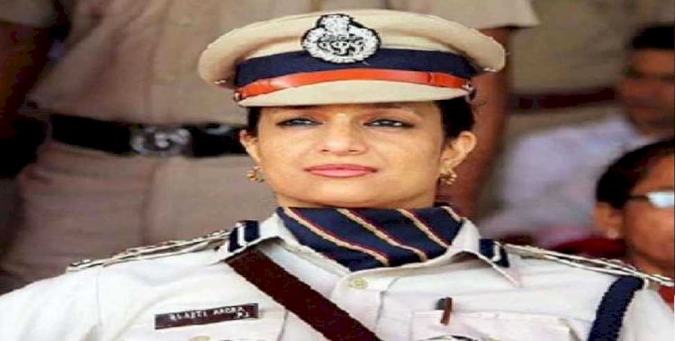 कृष्णभक्ति की राह में चलने को चर्चित महिला आईपीएस अफसर ने मांगा वीआरएस