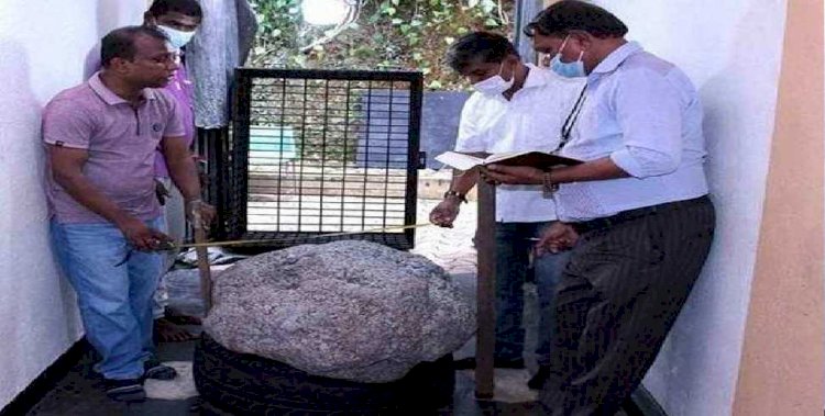 घर में कुंआ खोद रहा था और मिल गया 10 करोड़ डॉलर कीमत का नीलम