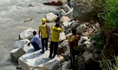 थराली: युवक ने लगाई उफनती पिण्डर नदी में छलांग, पुलिस जुटी खोजबीन में 