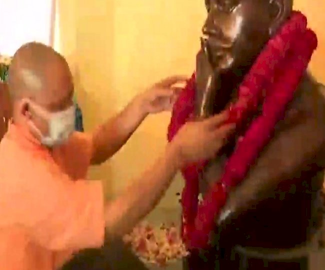 काकोरी कांड की 97वीं वर्षगांठ पर राज्यपाल आनंदी बेन और सीएम योगी ने दी शहीदों को श्रद्धांजलि