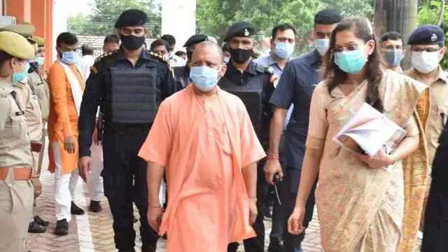 सीएम योगी ने खुद संभाला बाढ़ राहत कार्यों की मॉनिटरिंग का जिम्मा