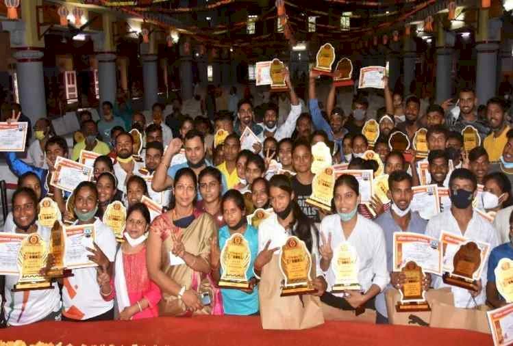 मुख्यमंत्री  से सम्मान पाकर खिलाड़ी गदगद, कहा बढ़ा मनोबल