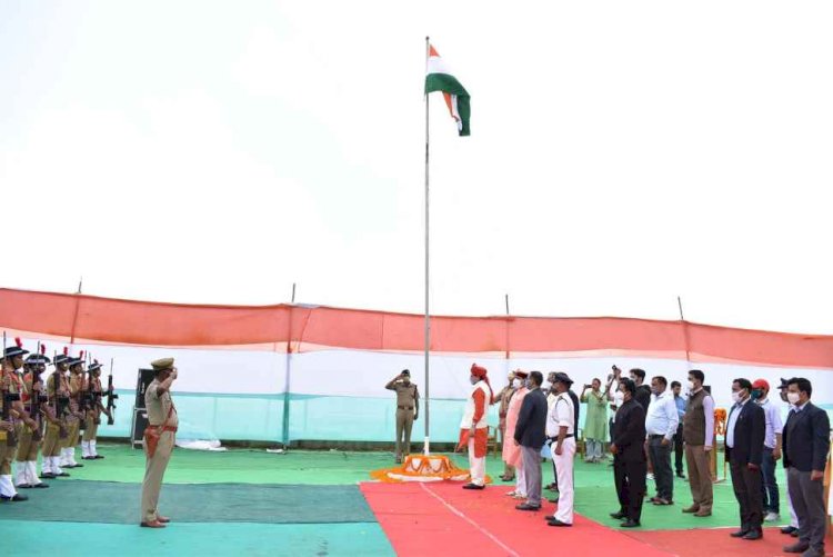 सीएम धामी ने गैरसैंण में फहराया तिरंगा, कहा गैरसैंण के विकास को बढ़ाएंगे आगे