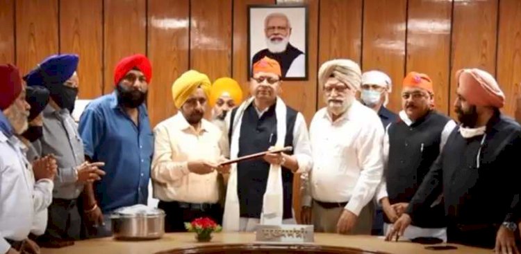 गुरूद्वारों के अध्यक्षों और प्रतिनिधियों ने सीएम पुष्कर सिंह धामी के माध्यम से पीएम मोदी का जताया आभार
