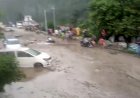 चमोली: भारी बारिश से नारायणबगड़ में आया सैलाब, सड़क पर आया मलबा