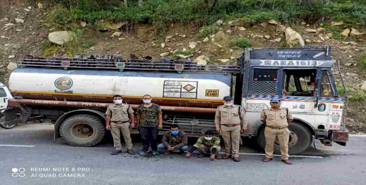 थराली: पुलिस ने किया तस्करी के बड़े खेल का भंडाफोड़, तेल के टैंकर में भर कर ले जाया जा रहा था बिरोजा और तारपीन तेल
