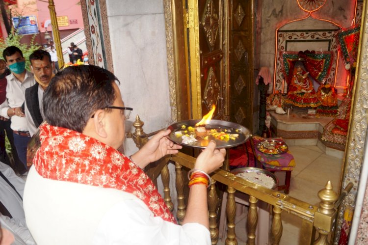 सीएम धामी ने किया माता नैनादेवी का दर्शन, नैनीताल जिले को दी करोड़ों की सौगातें