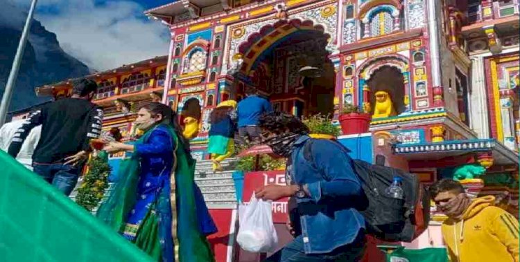 चारधाम यात्रा शुरू, दर्शन को बदरीनाथ धाम पहुंचे भक्त
