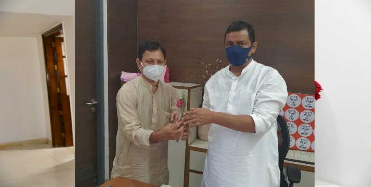 पहाड़ की समस्याओं के निवारण को दिल्ली में राज्यसभा सांसद अनिल बलूनी से मिले टीका प्रसाद मैखुरी