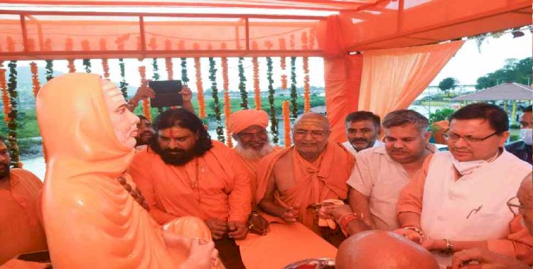 सीएम धामी ने किया स्वामी वामदेव की प्रतिमा का अनावरण