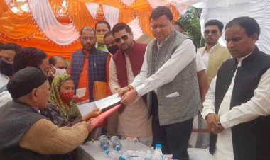 पिथौरागढ़ और धारचूला में सीएम धामी ने लिया राहत कार्यों का जायजा, राहत राशि के बांटे चैक