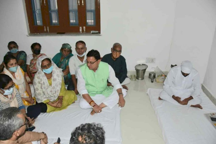 सीएम धामी ने दी शहीद अनंत कुकरेती के परिजनों को सांत्वना, कहा स्मृति में बनाया जाएगा द्वार