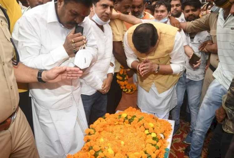 सीएम धामी ने दी शहीद जवान सोनित कुमार को श्रद्धांजलि