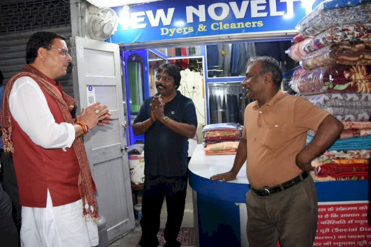 जब अचानक यमुना कॉलोनी के दुकानदारों से मिलने पहुंच गए सीएम धामी
