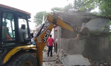 एनटीसीए की फटकार के बाद हरकत में आया काॅर्बेट प्रशासन, अवैध निर्माण किया ध्वस्त