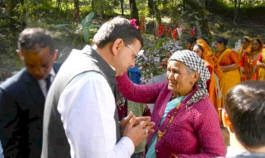 मुख्यमंत्री  बनने के बाद पहली बार अपने पैतृक गांव पहुंचे सीएम धामी, एक झलक पाने को उमड़ा लोगों का हुजूम