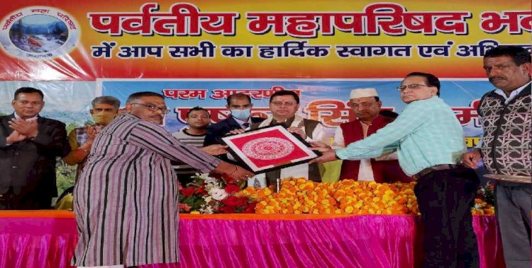 लखनऊ में पर्वतीय महापरिषद ने किया सीएम धामी का स्वागत-सम्मान