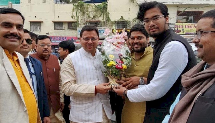 मैं भी इसी कार्यालय से निकला हूँ, और आज मुख्य सेवक का काम कर रहा हूं: एबीवीपी कार्यालय में सीएम धामी