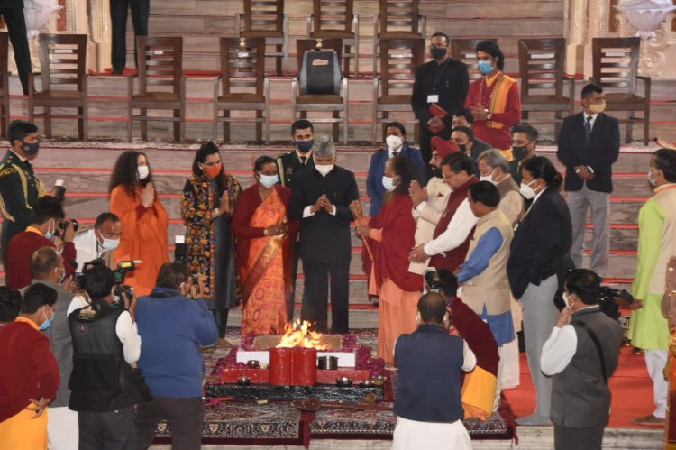 राष्ट्रपति रामनाथ कोविन्द ने परमार्थ निकेतन आश्रम ऋषिकेश में गंगा आरती में लिया भाग