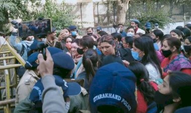 पुलिस ग्रेड पे मामला: पुलिसकर्मियों के परिजनों ने किया सीएम आवास कूच