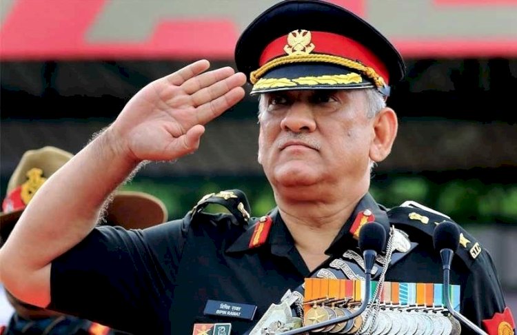 नहीं रहे सीडीएस जनरल बिपिन रावत, हेलीकॉप्टर हादसे में उनकी पत्नी समेत 13 लोगों की भी मौत