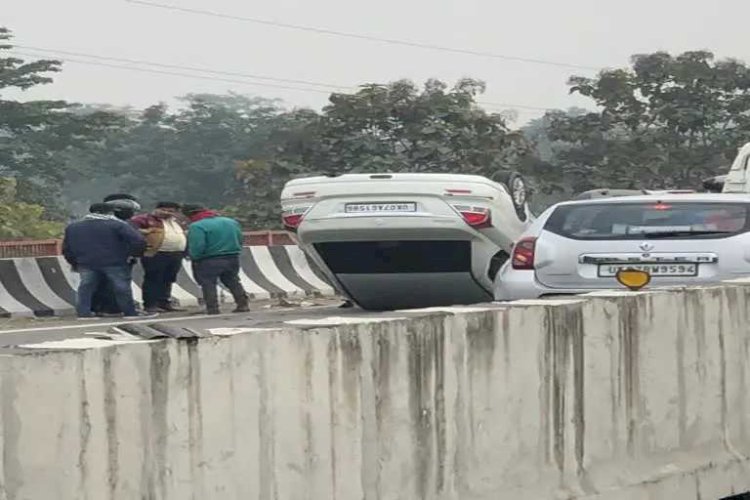 देहरादून-हरिद्वार हाईवे पर भीषण हादसा, कार की टक्कर से फ्लाईओवर से नीचे गिरी कार
