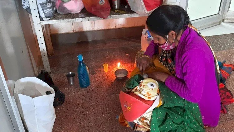 यहां मोमबत्ती की लौ पर गर्म हो रहे दूध पर पल रहा है उत्तराखंड और देश का भविष्य..!