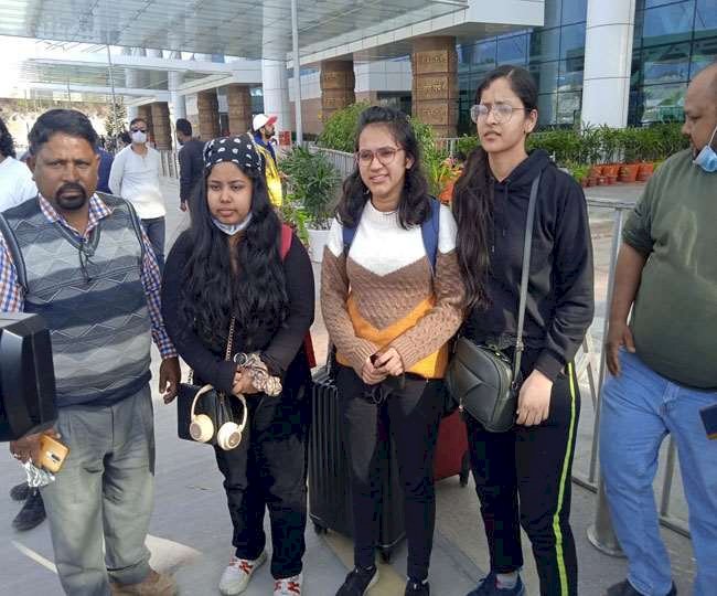यूक्रेन से सुरक्षित वापस लौट आईं उत्‍तराखंड की पांच छात्राएं