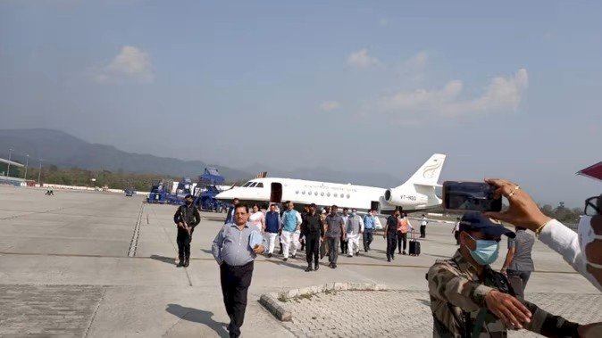 रक्षा मंत्री राजनाथ सिंह पर्यवेक्षक बन कर देहरादून पहुंचे, कुछ देर में होगा नए सीएम का ऐलान