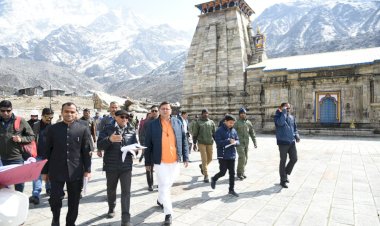 केदारनाथ मंदिर परिसर में पहुंच कर सीएम ने लिया निर्माण कार्यों और यात्रा तैयारियों का जायजा