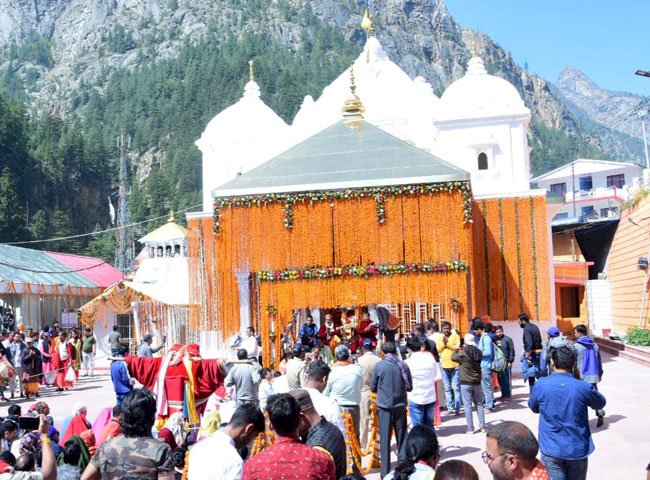 चारधाम यात्रा का हुआ विधिवत श्रीगणेश, खुले गंगोत्री और यमुनोत्री धाम के कपाट