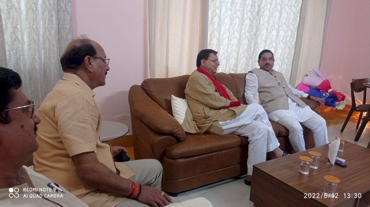 मुख्यमंत्री धामी की केन्द्रीय मंत्री श्री प्रहलाद जोशी से शिष्टाचार भेंट