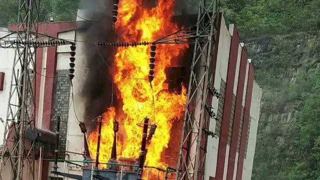 जल विद्युत उत्पादन केंद्र खोदरी पावर हाउस में लगी आग