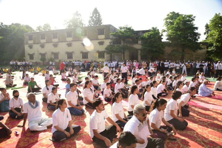 'रन फॉर योग' कार्यक्रम के तहत आयोजित दौड़ में शामिल हुए सीएम धामी