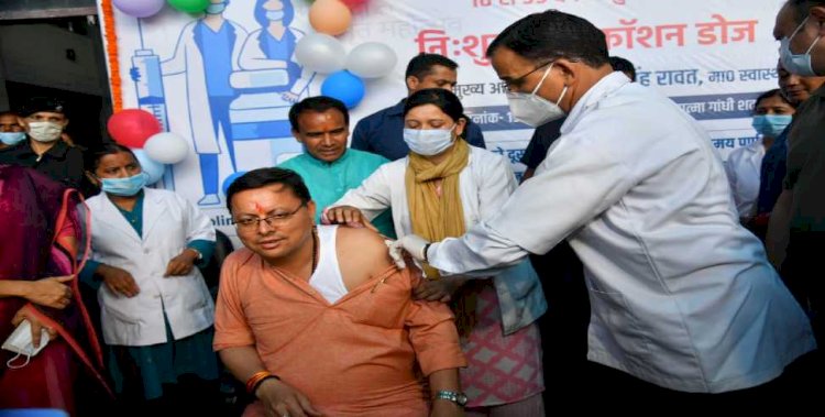 स्वयं टीका लगाकर CM ने किया कोविड टीकाकरण अमृत महोत्सव का शुभारम्भ