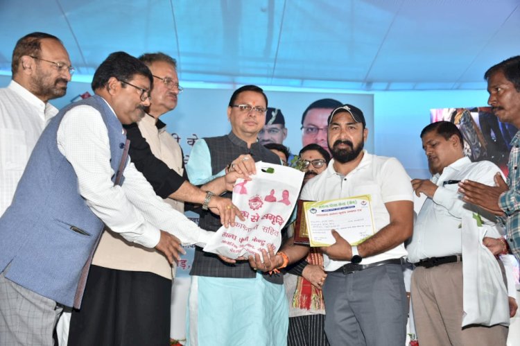 मुख्यमंत्री ने किया सगन्ध कृषकों का सम्मान