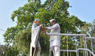 महात्मा गांधी: सीएम धामी ने दी राष्ट्रपिता को श्रद्धांजलि