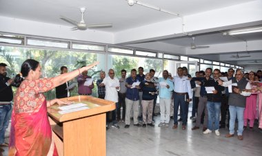 राष्ट्रीय एकता दिवस के अवसर पर सचिवालय के अधिकारियों एवं कार्मिकों ने ली राष्ट्रीय एकता दिवस की शपथ
