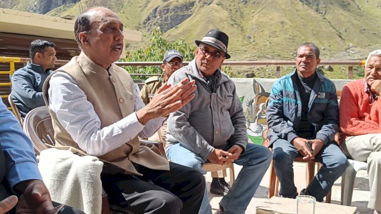 दूरस्थ व दुर्गम क्षेत्रों में लोगों को समान नागरिक संहिता की जानकारी देकर उनके सुझाव प्राप्त कर रही है टीम