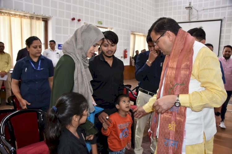 अधिकारी संवेदनशीलता के साथ करें जनता की समस्याओं का निराकरण: सीएम धामी